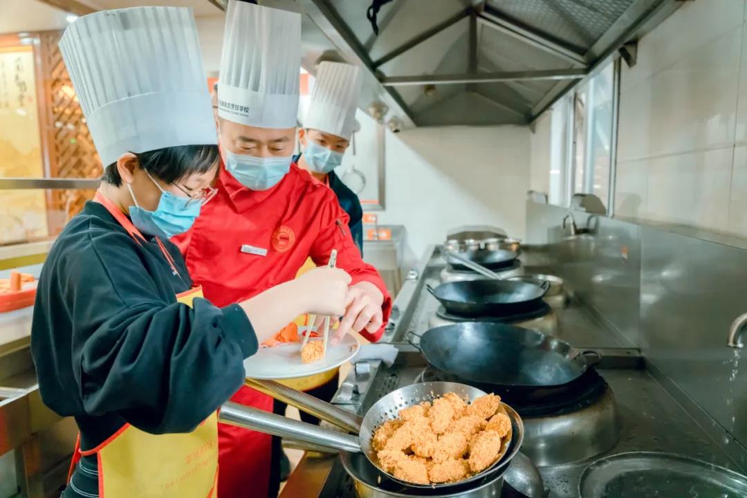 今日研學(xué)結(jié)束，烹飪初體驗，讓夢想觸手可及！