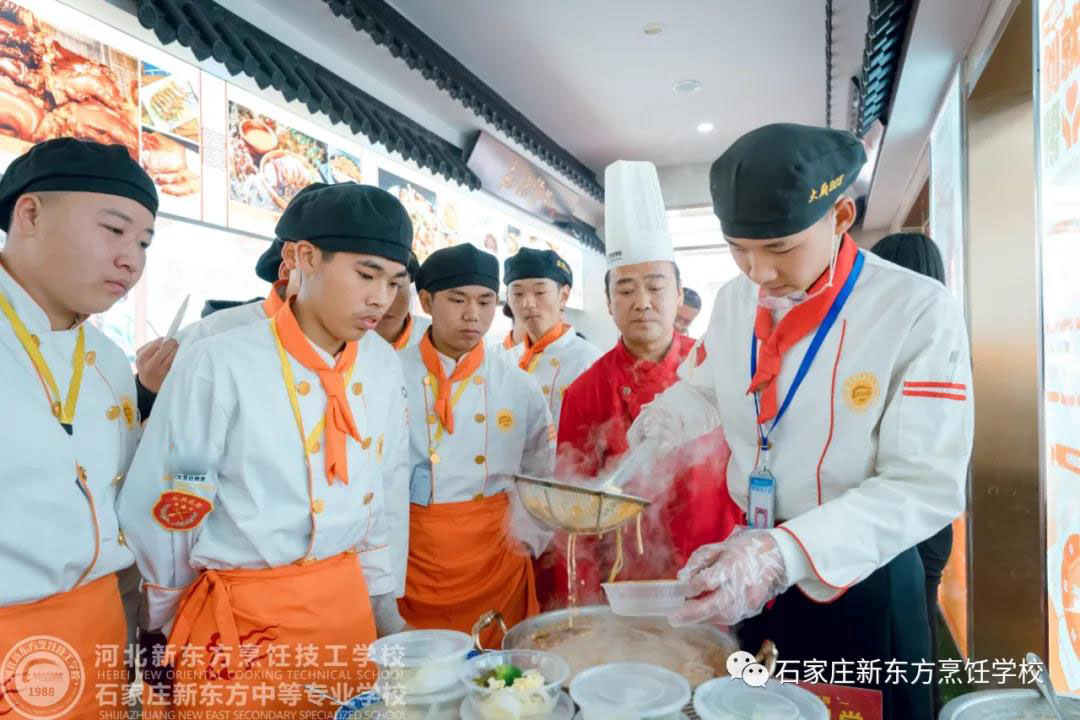 返鄉(xiāng)青年學(xué)廚師，就來家門口的河北新東方！
