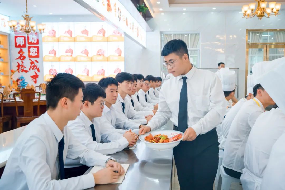 【進(jìn)校園】傾情傳授，用心烹飪，感受米其林帶來的魅力課堂！