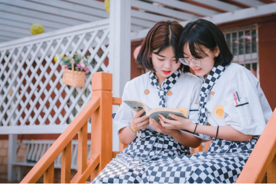 女性學(xué)西點提升職場競爭力303.png