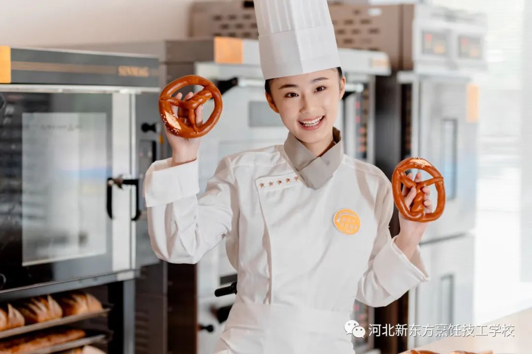 人民日?qǐng)?bào)登報(bào)：“職業(yè)教育，大有可為?！睔g迎有志向有夢(mèng)想的同學(xué)們積極來(lái)校報(bào)讀！