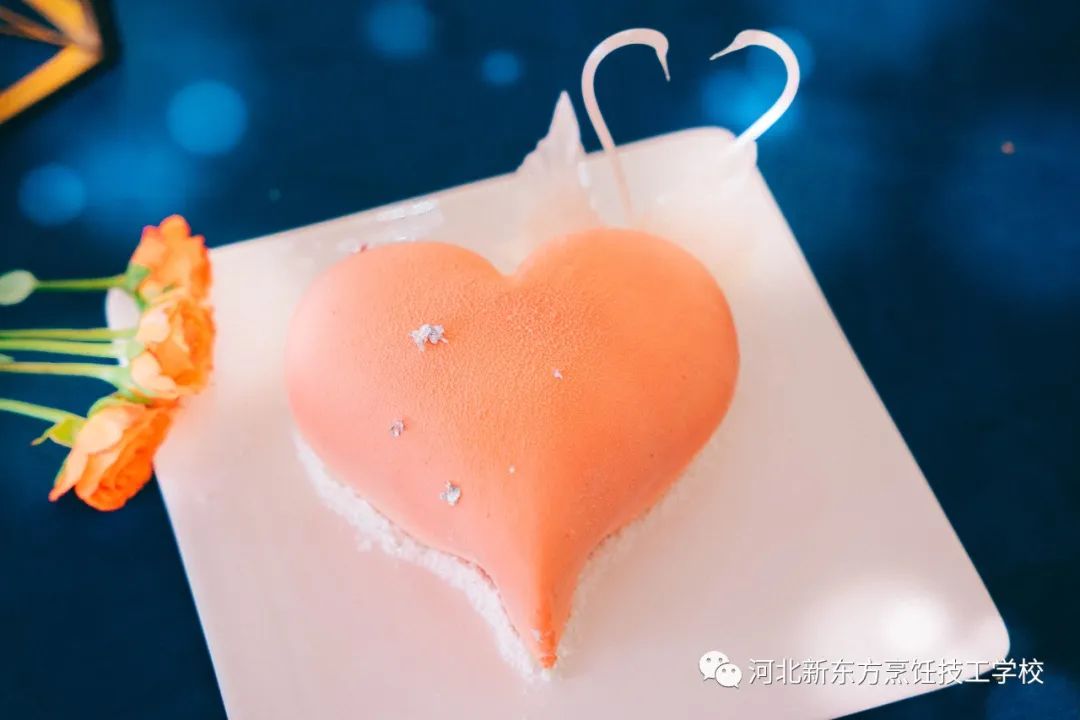 當(dāng)美食遇上“多巴胺穿搭”，適配度好滿！