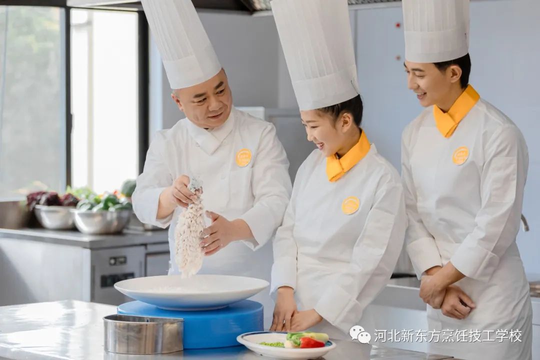 校企預(yù)定會(huì)暨產(chǎn)教融合簽約儀式 1 天，關(guān)于校企共建你還有不了解的嗎？