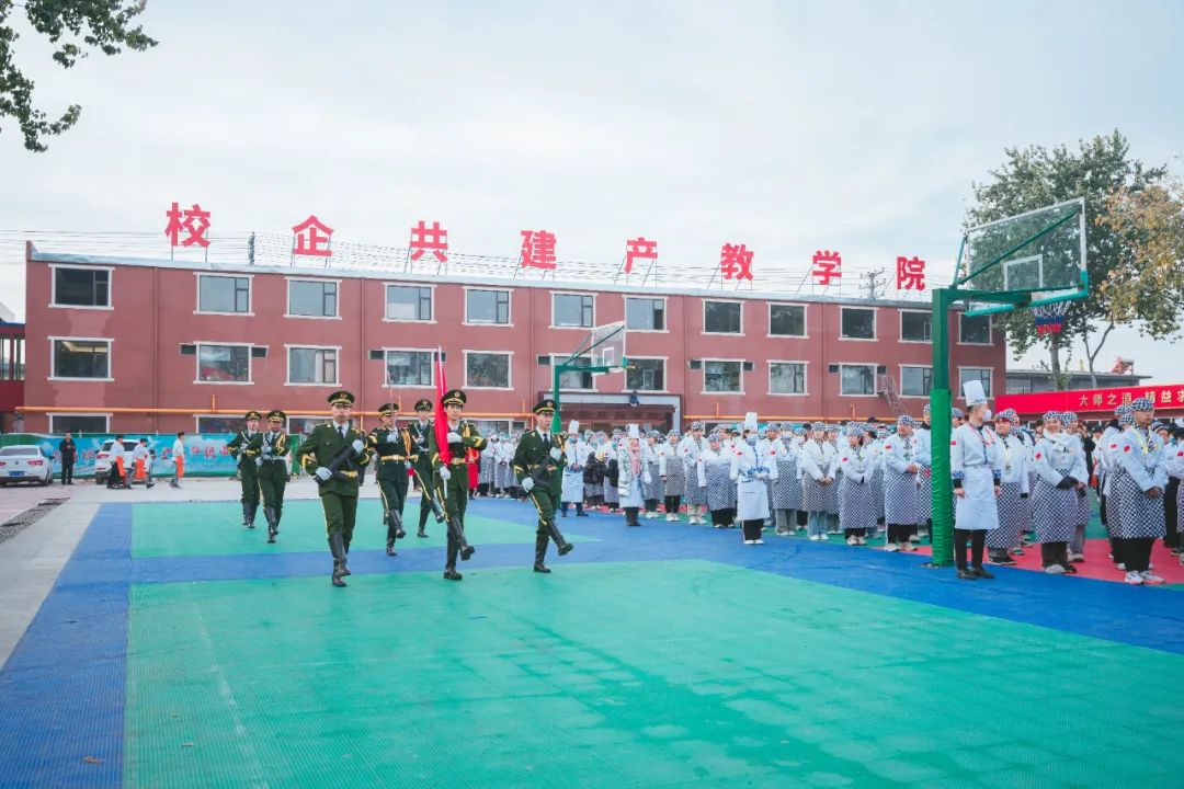 校園日記｜直擊河北新東方周一晨會(huì)，奮斗正當(dāng)時(shí)，開(kāi)啟美好一周！