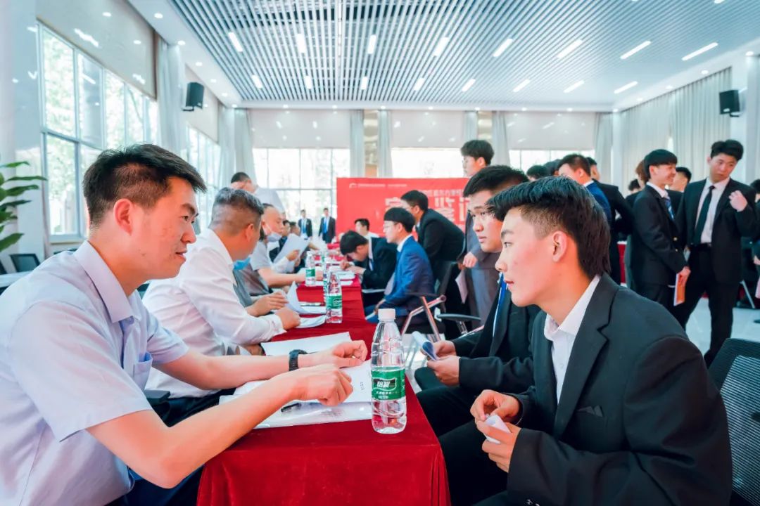 學廚師在餐館學徒還是去新東方烹飪學校，哪個更明智？