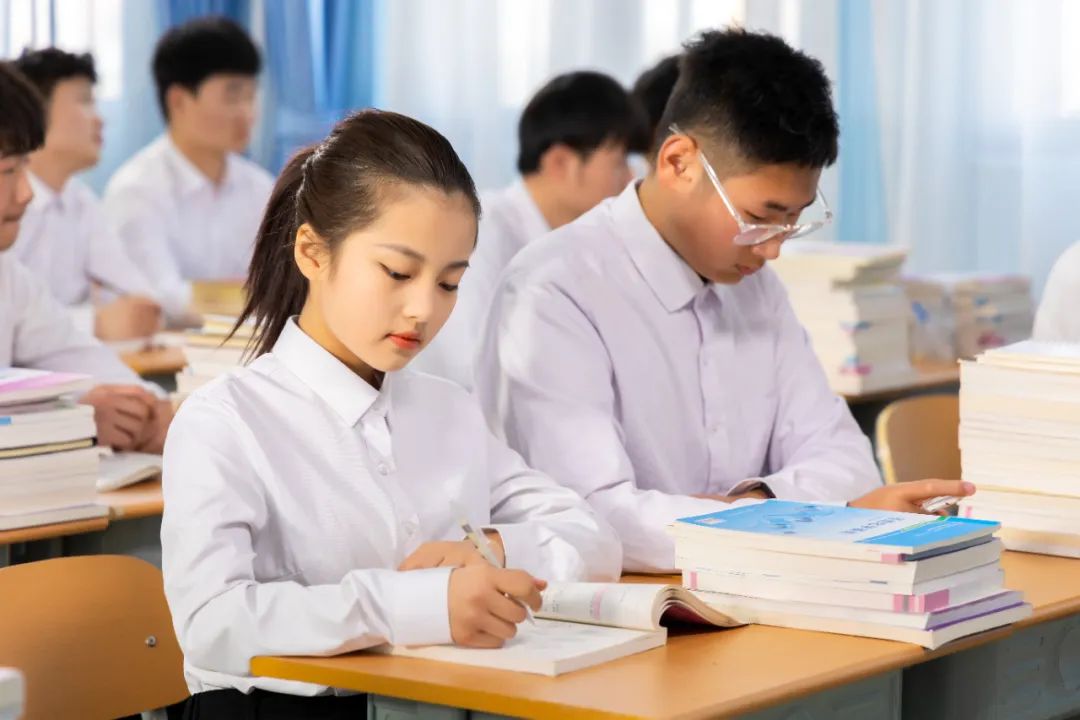 “普職分流”是機(jī)遇，選擇河北新東方，輕松贏未來(lái)！