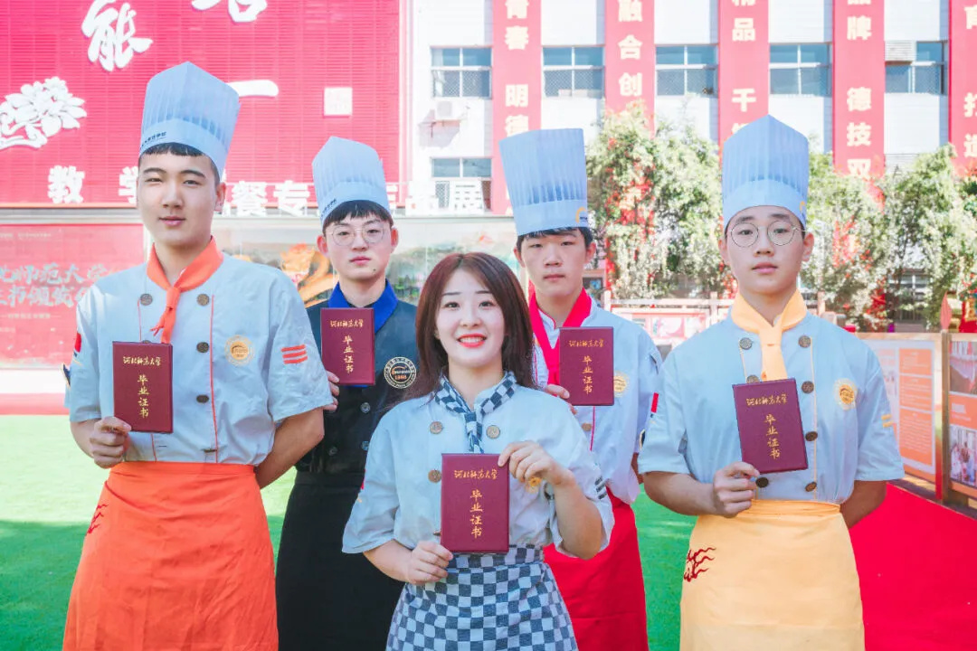 好利來(lái)企業(yè)面試秘籍：細(xì)節(jié)塑造專(zhuān)業(yè)形象，自信開(kāi)啟職業(yè)之門(mén)