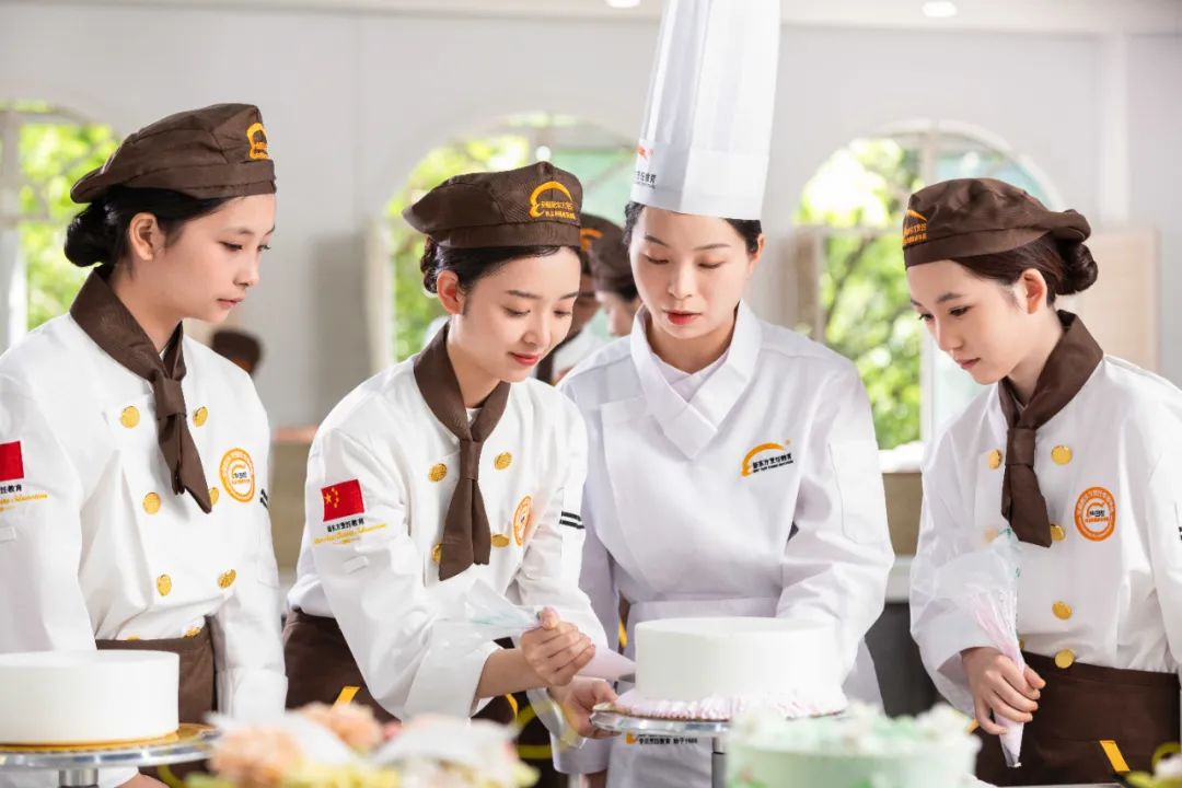 行動(dòng)是最好的生產(chǎn)力！抓住秋冬黃金期，學(xué)習(xí)西點(diǎn)烘焙快速創(chuàng)業(yè)！