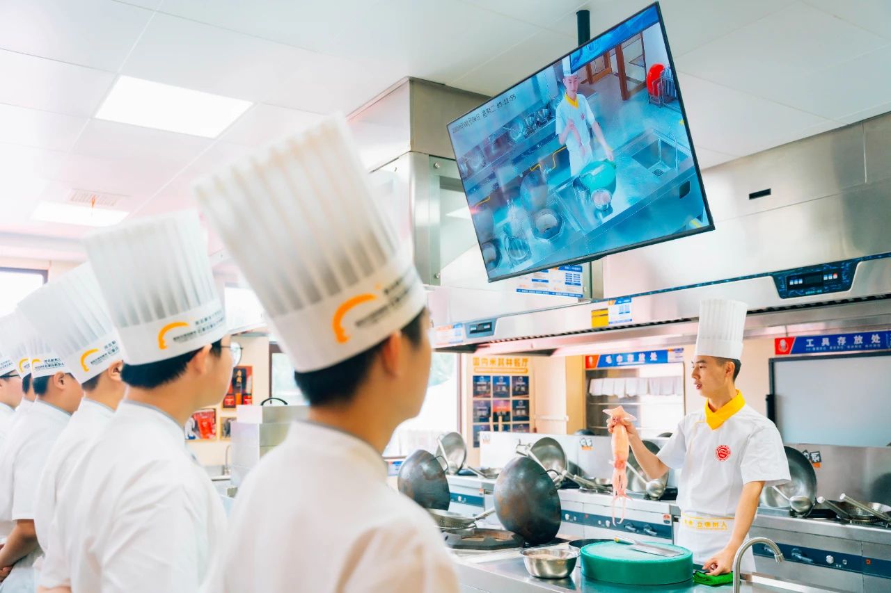 河北新東方烹飪技工學(xué)校：“有料·有趣·有味，課程精彩紛呈！”