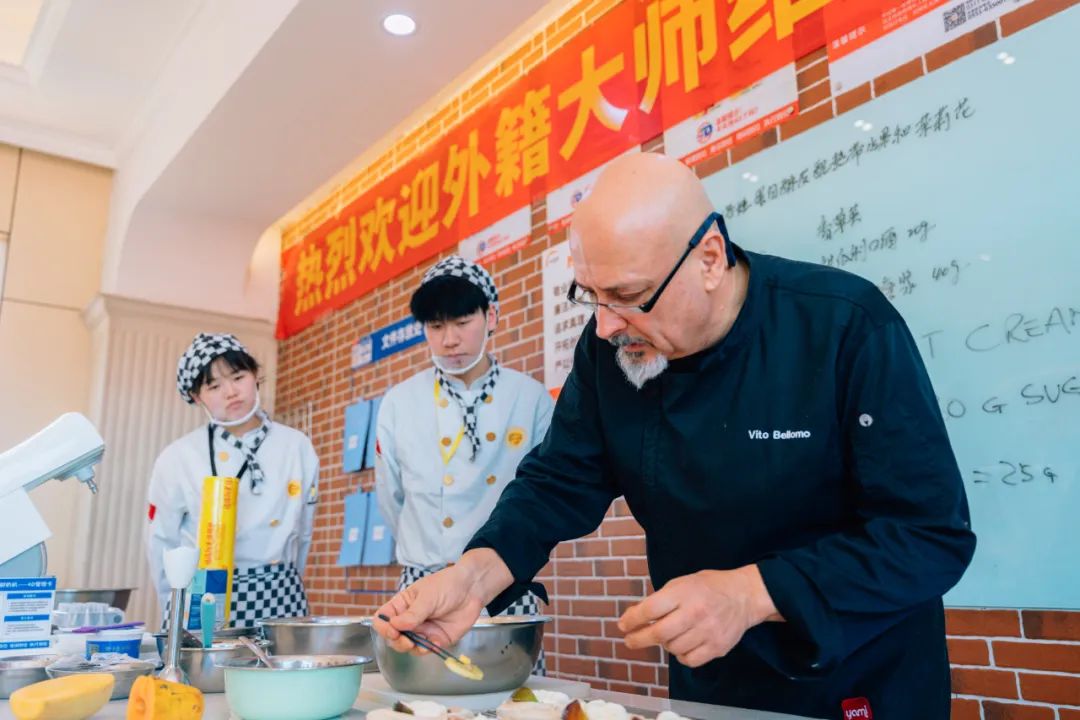 外籍大師空降河北新東方：不出國門，也能感受西式浪漫！
