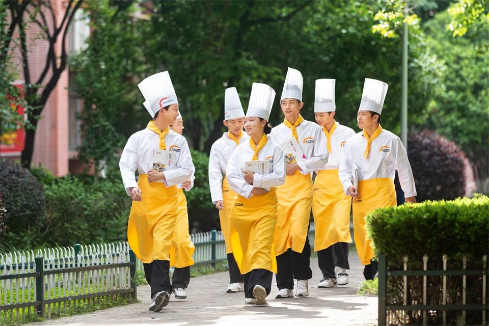 高考分?jǐn)?shù)低別迷茫，河北新東方烹飪技工學(xué)校助你技能成才，未來可期！