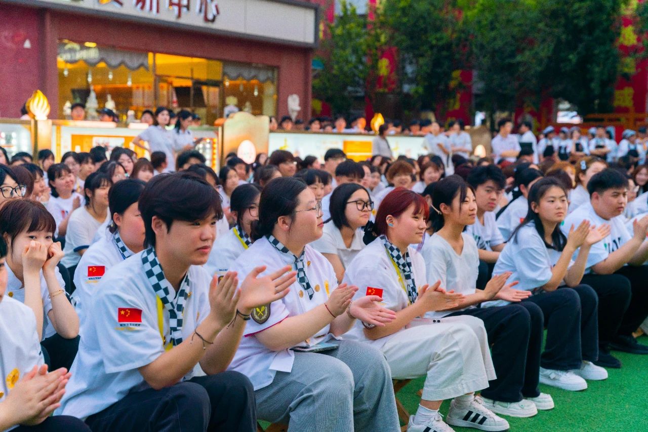 【中考志愿填報】選對學(xué)校比考高分更重要！中考生家長必看