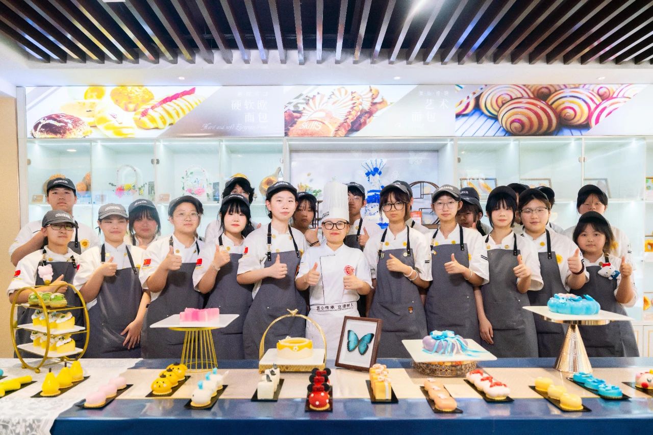 學(xué)西點(diǎn)蛋糕烘焙，要多久才能學(xué)會？去哪里學(xué)比較好？學(xué)費(fèi)多少？