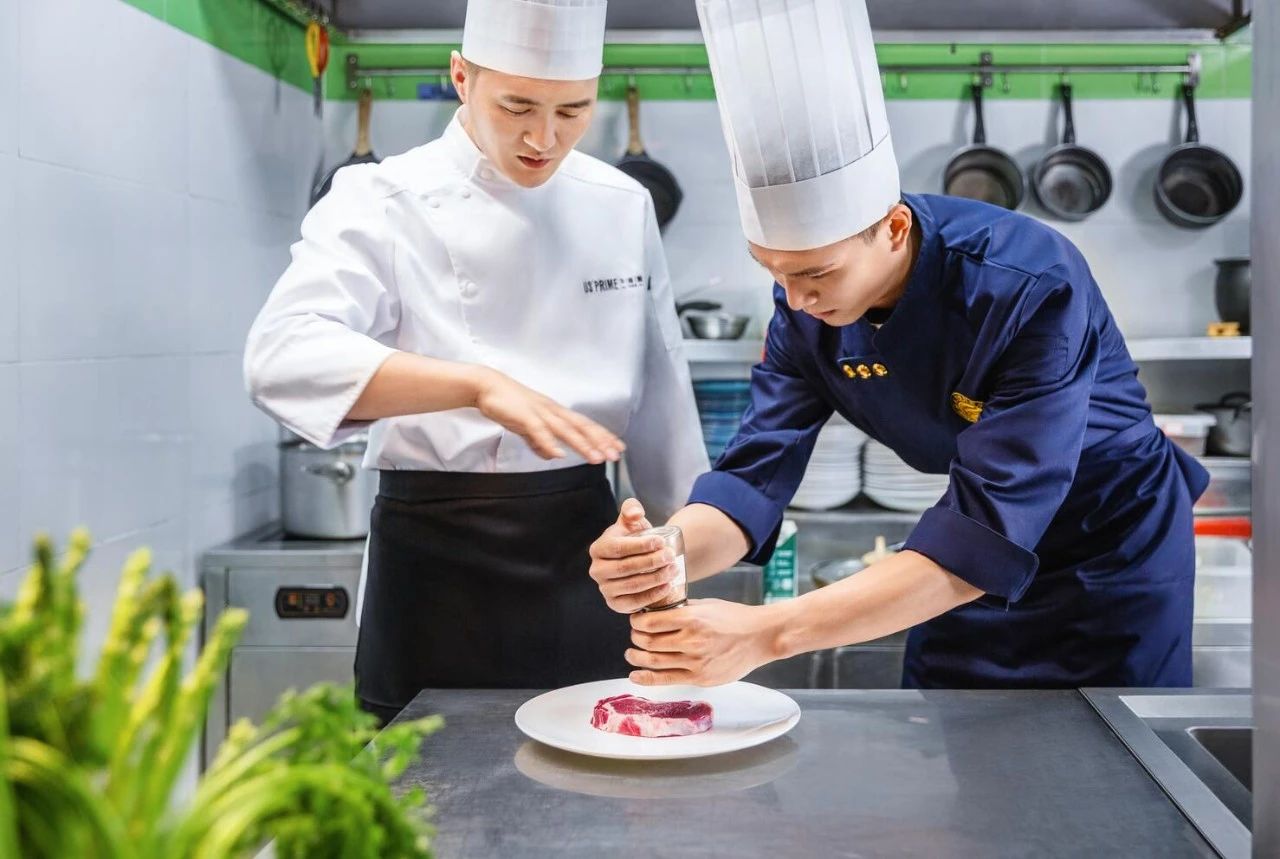 為什么說廚師是舌尖上的“鐵飯碗”？廚師是一條被低估的黃金賽道？