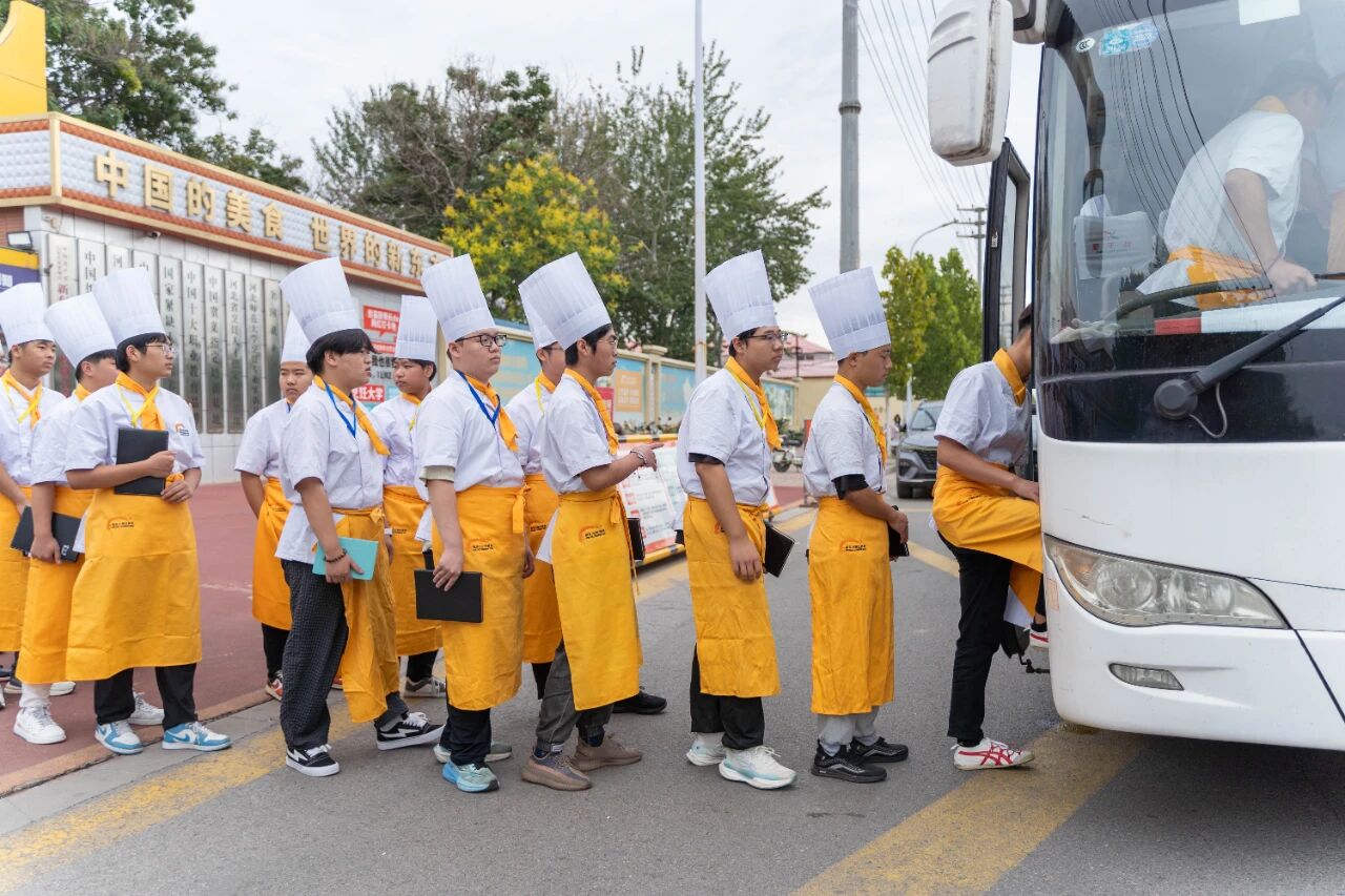 企業(yè)參觀，賦能成長丨河北新東方學(xué)子走進西美五洲酒店參觀學(xué)習(xí)！