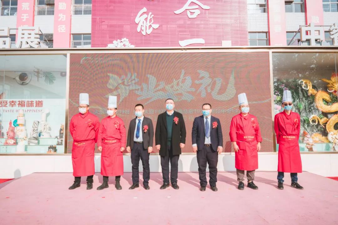 時光不老，青春不散，畢業(yè)只是與期待的未來相遇！