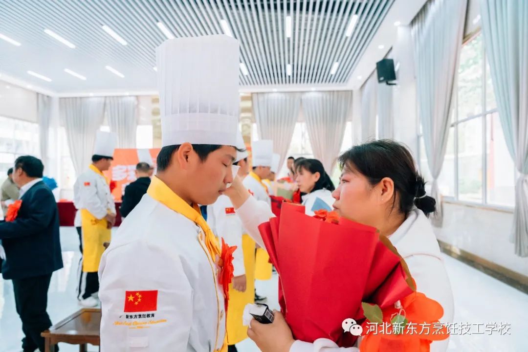 節(jié)日特輯丨母親節(jié)曬合照，帶著媽媽上學(xué)校頭條！
